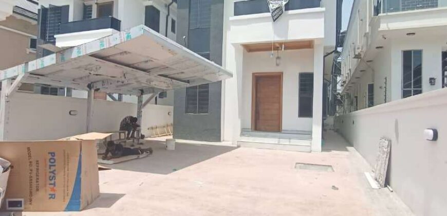 5 BEDROOM DETACHED DUPLEX WITH SWIMMING POOL!