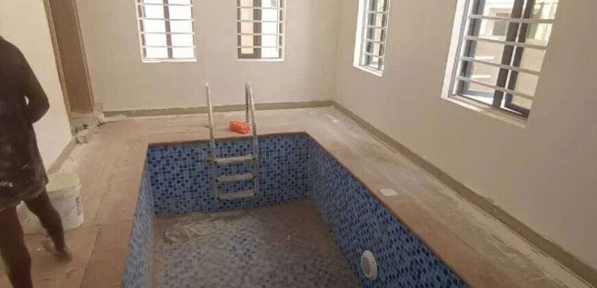 5 BEDROOM FULLY DETACHED DUPLEX WITH POOL
